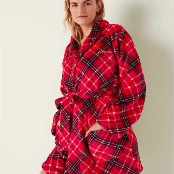 Victoria’s Secret PINK FLUFFY ROBE - Picture 2 of 5